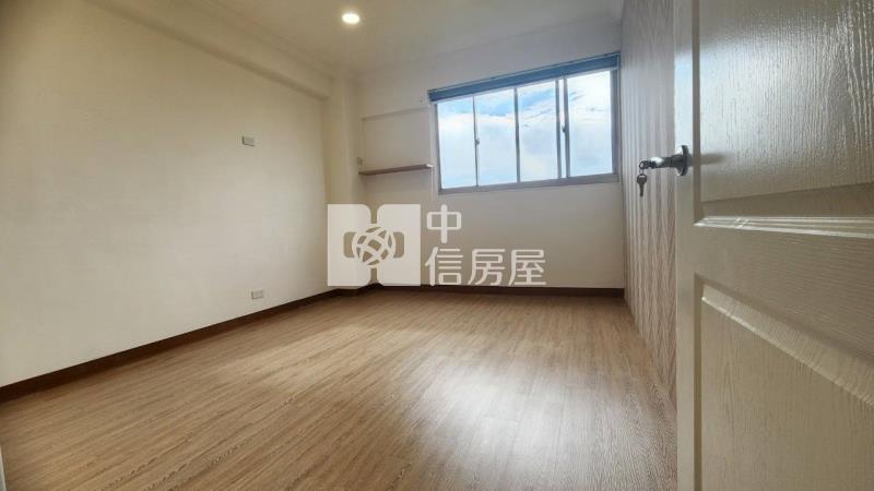 近愛買商圈宏國真愛E區13樓房屋室內格局與周邊環境