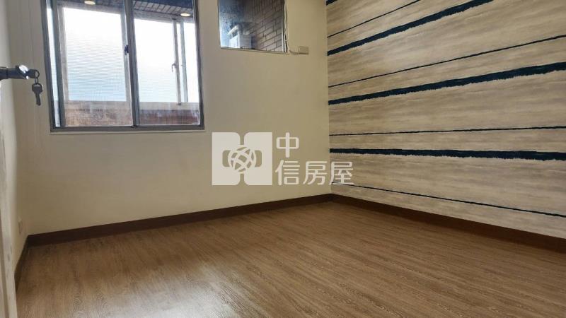 近愛買商圈宏國真愛E區13樓房屋室內格局與周邊環境