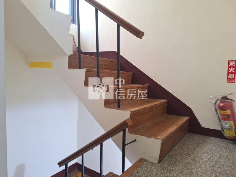 大里市中心收租電梯透套｜13套+2房｜滿租年收127萬房屋室內格局與周邊環境