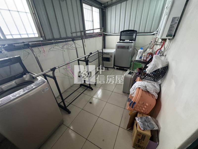 南屯近單元五輕屋齡透天別墅房屋室內格局與周邊環境