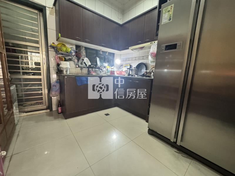 南屯近單元五輕屋齡透天別墅房屋室內格局與周邊環境