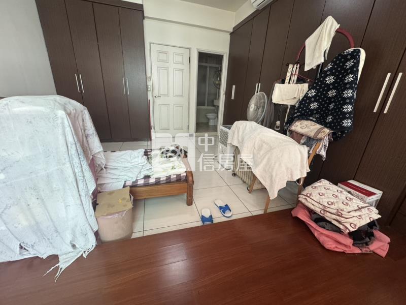 南屯近單元五輕屋齡透天別墅房屋室內格局與周邊環境