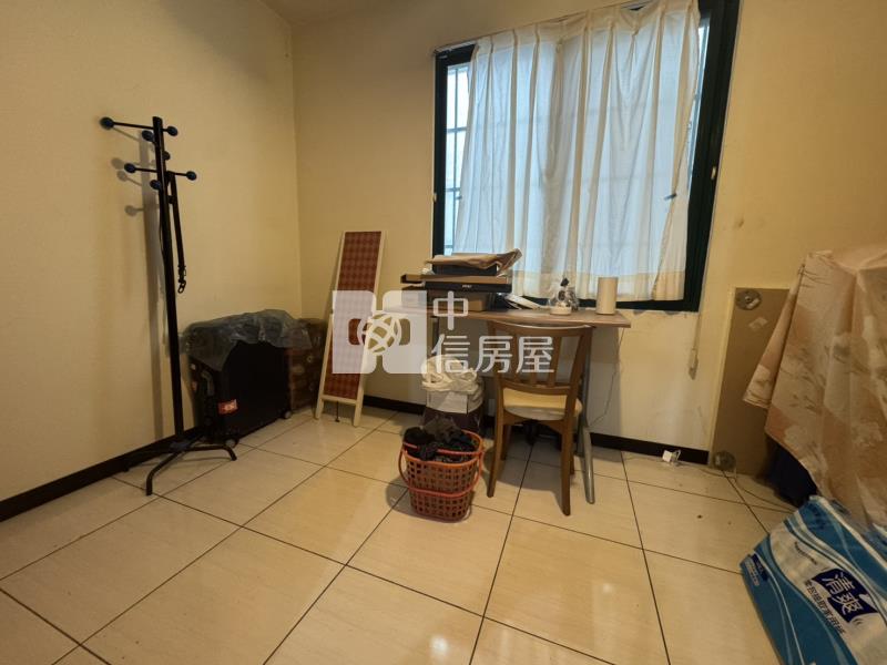 南屯近單元五輕屋齡透天別墅房屋室內格局與周邊環境