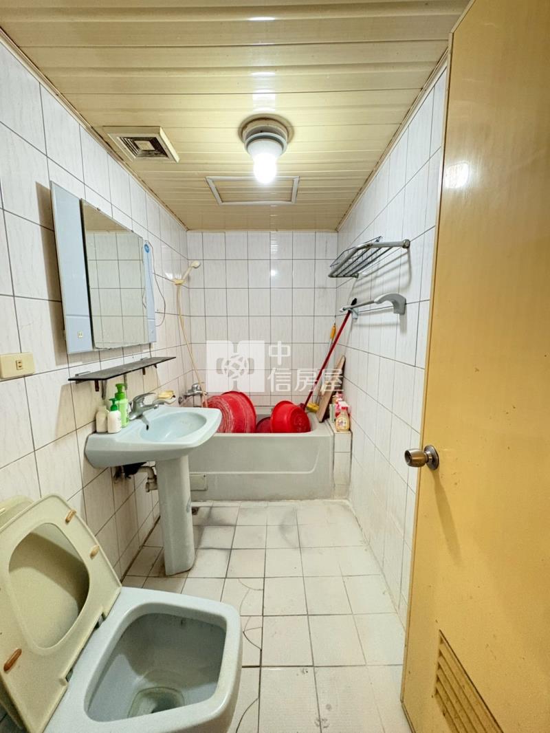 興安商圈採光三房車位房屋室內格局與周邊環境