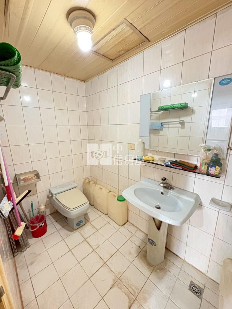 興安商圈採光三房車位房屋室內格局與周邊環境