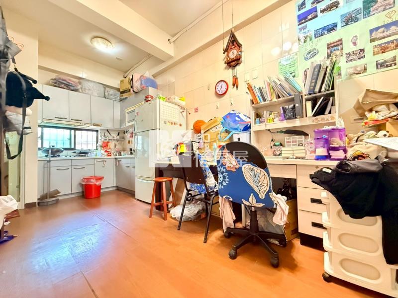 專任 -(詠隆第堡)太平震後輕屋齡美墅房屋室內格局與周邊環境