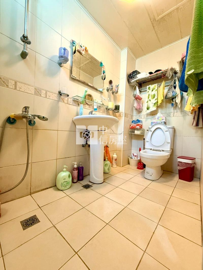 專任 -(詠隆第堡)太平震後輕屋齡美墅房屋室內格局與周邊環境