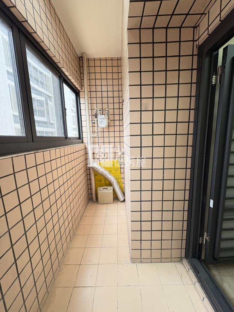 逢甲青海熱鬧商圈美3房附平車房屋室內格局與周邊環境