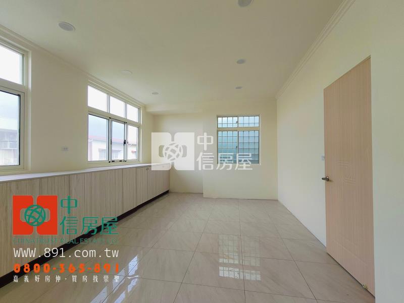 金世界全新整理田字型別墅房屋室內格局與周邊環境