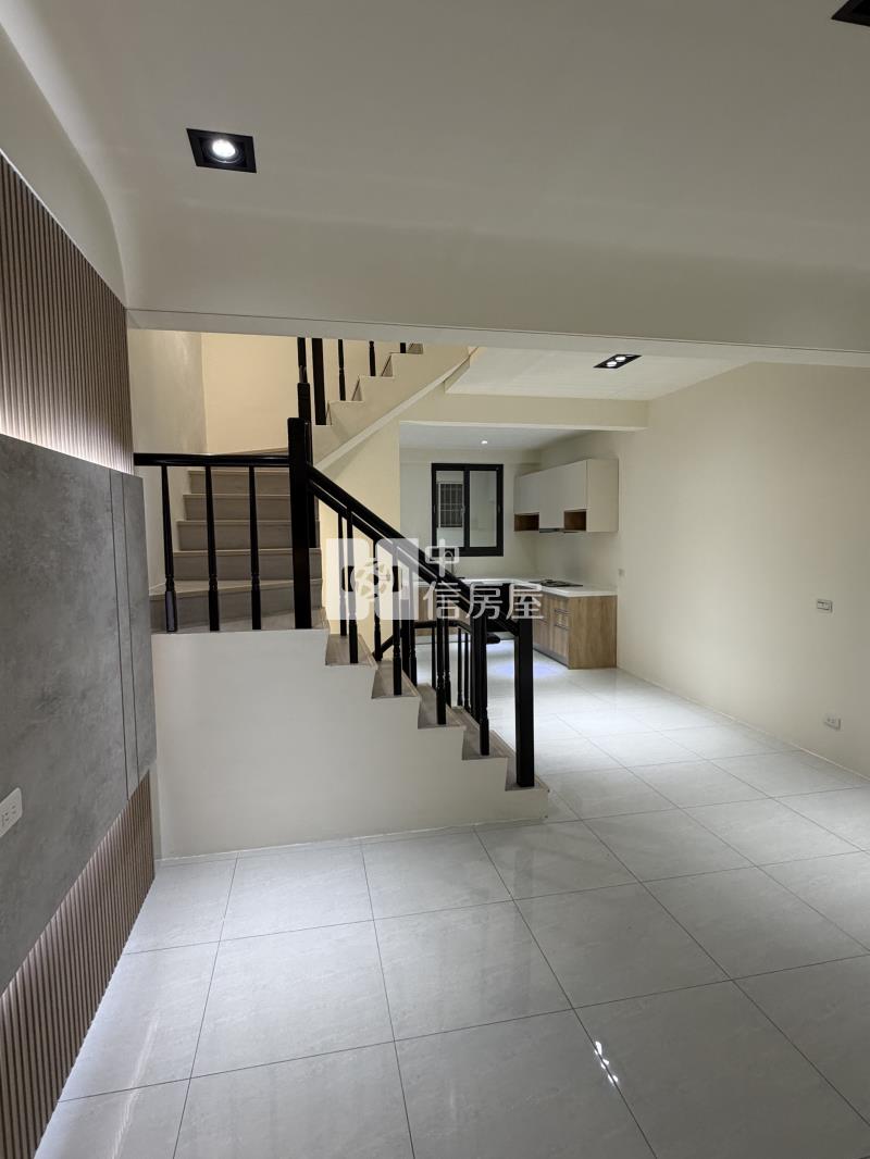 龍潭市區門前停車透天房屋室內格局與周邊環境