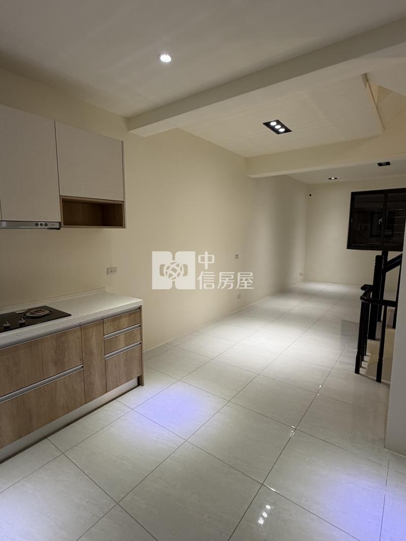 龍潭市區門前停車透天房屋室內格局與周邊環境