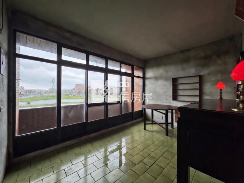 【神馬】體育園區第一排燙金透店房屋室內格局與周邊環境