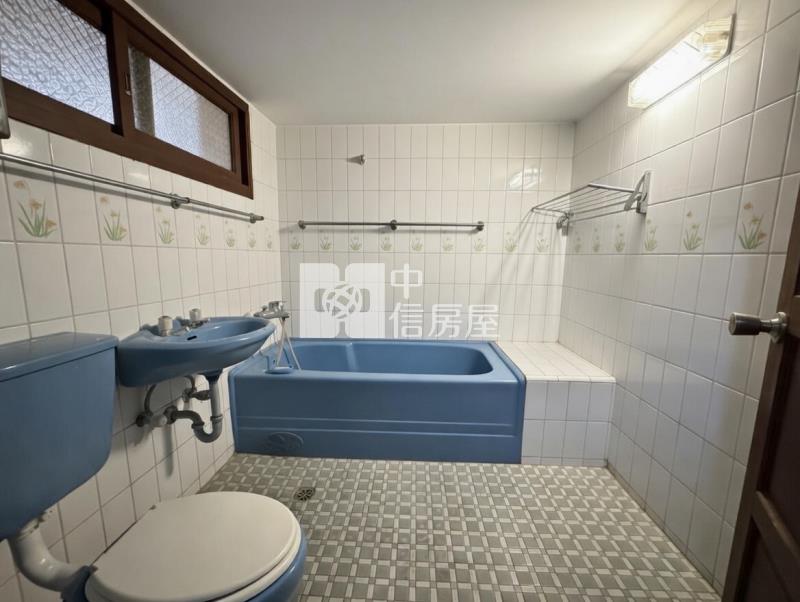 【神馬】體育園區第一排燙金透店房屋室內格局與周邊環境