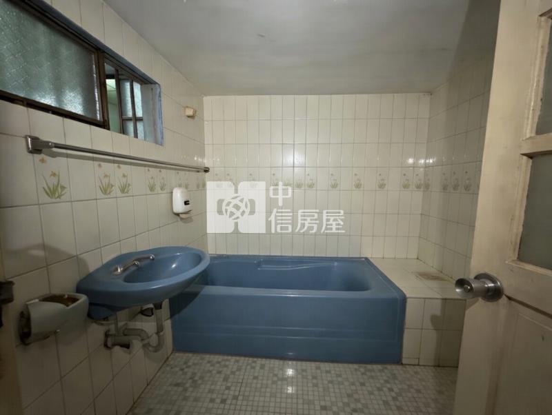 【神馬】體育園區第一排燙金透店房屋室內格局與周邊環境