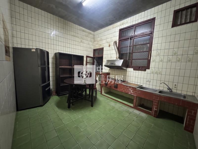 【神馬】體育園區第一排燙金透店房屋室內格局與周邊環境