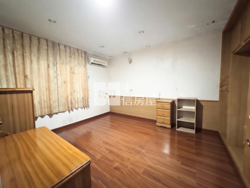 【神馬】體育園區第一排燙金透店房屋室內格局與周邊環境