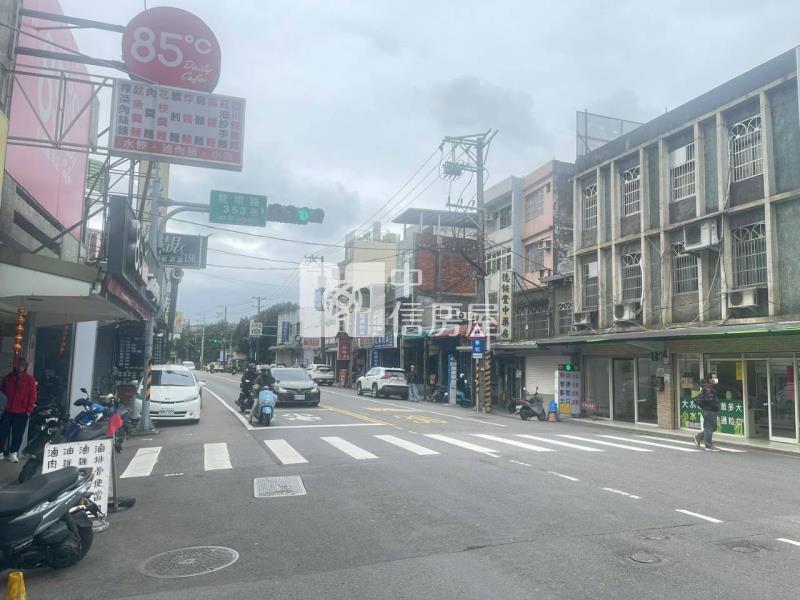 忠貞國小旁可營業透天房屋室內格局與周邊環境