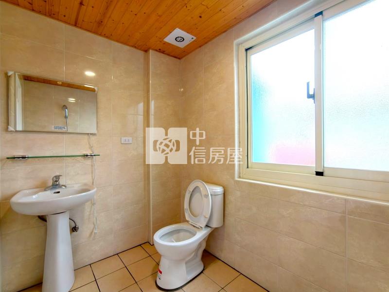 樹孝商圈大面寬孝親透天可停雙車房屋室內格局與周邊環境