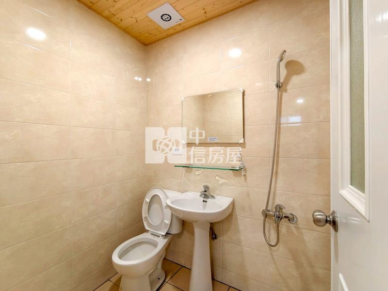 樹孝商圈大面寬孝親透天可停雙車房屋室內格局與周邊環境