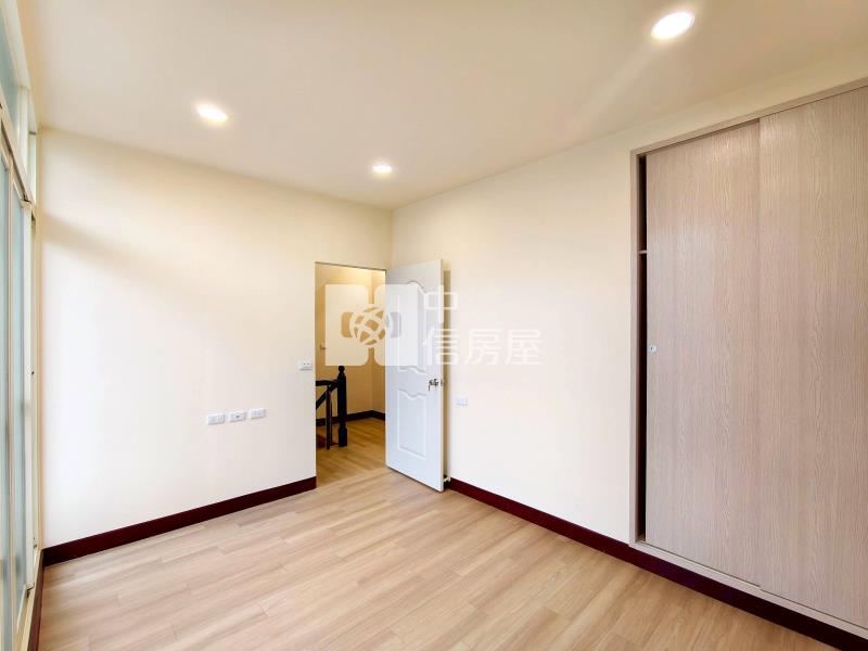 樹孝商圈大面寬孝親透天可停雙車房屋室內格局與周邊環境