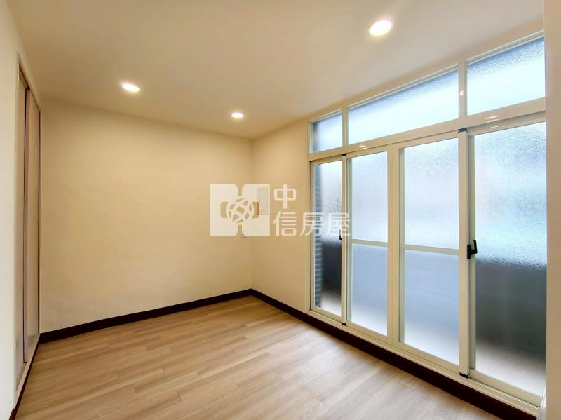 樹孝商圈大面寬孝親透天可停雙車房屋室內格局與周邊環境