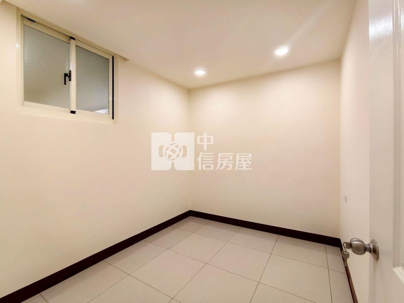 樹孝商圈大面寬孝親透天可停雙車房屋室內格局與周邊環境