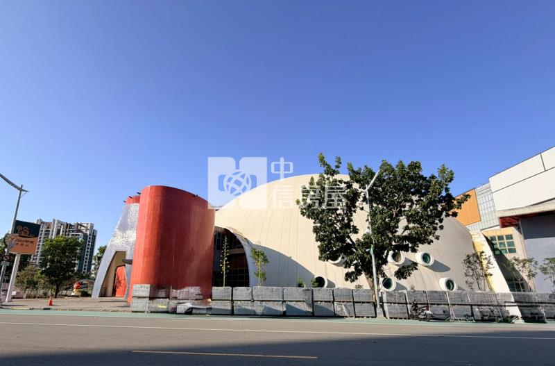 14期時程獎勵容積臨30米路大面寬建地房屋室內格局與周邊環境