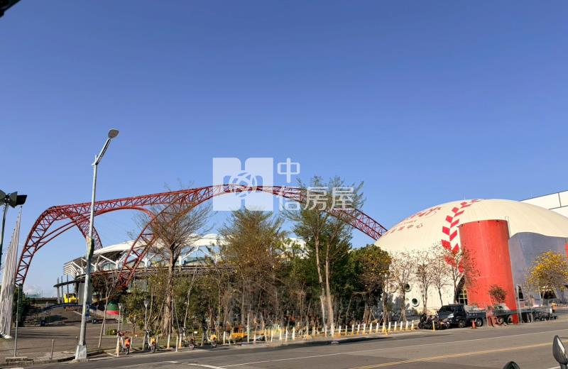 14期時程獎勵容積臨30米路大面寬建地房屋室內格局與周邊環境