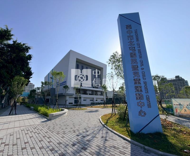 14期時程獎勵容積臨30米路大面寬建地房屋室內格局與周邊環境