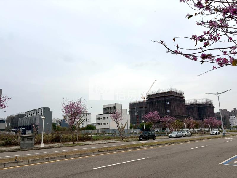 14期時程獎勵容積臨30米路大面寬建地房屋室內格局與周邊環境