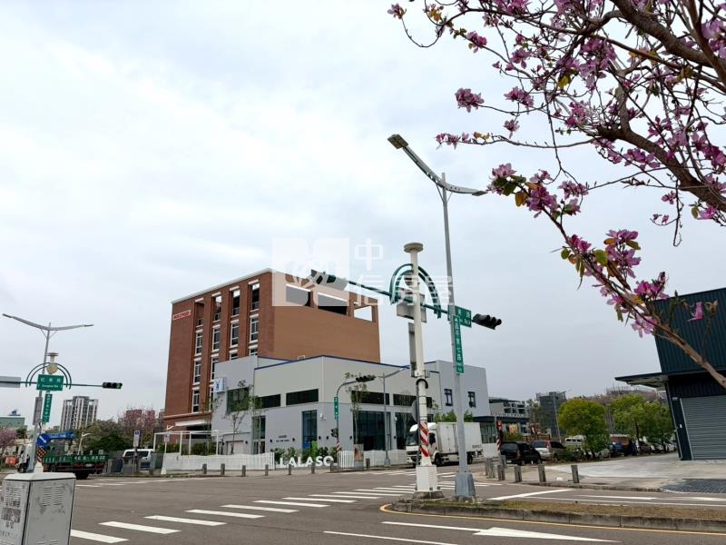 14期時程獎勵容積臨30米路大面寬建地房屋室內格局與周邊環境