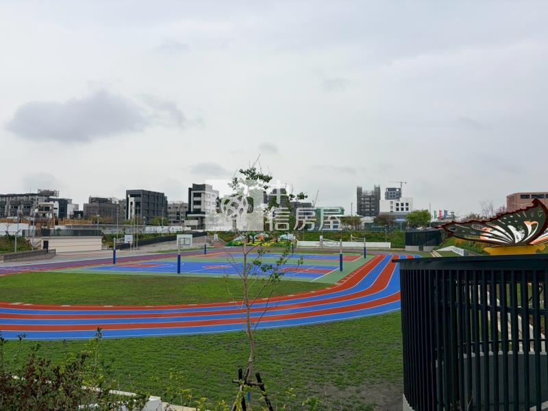 14期時程獎勵容積臨30米路大面寬建地房屋室內格局與周邊環境