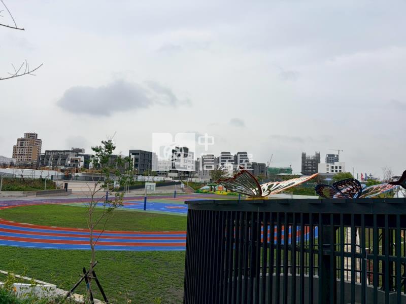 14期時程獎勵容積臨30米路大面寬建地房屋室內格局與周邊環境