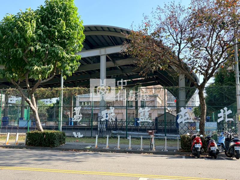 14期時程獎勵容積臨30米路大面寬建地房屋室內格局與周邊環境