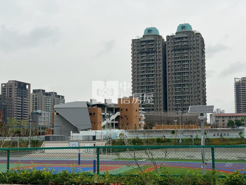 14期時程獎勵容積臨30米路大面寬建地房屋室內格局與周邊環境