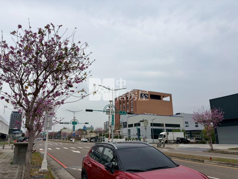 14期時程獎勵容積臨30米路大面寬建地房屋室內格局與周邊環境