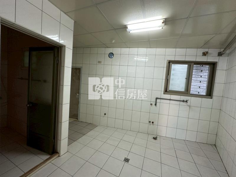 頭份臨路大面寬住店房屋室內格局與周邊環境