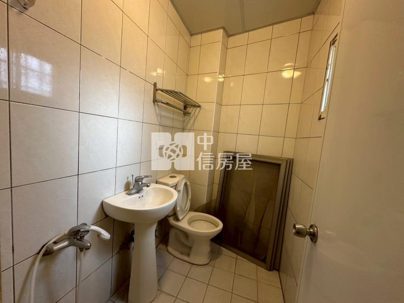 頭份臨路大面寬住店房屋室內格局與周邊環境