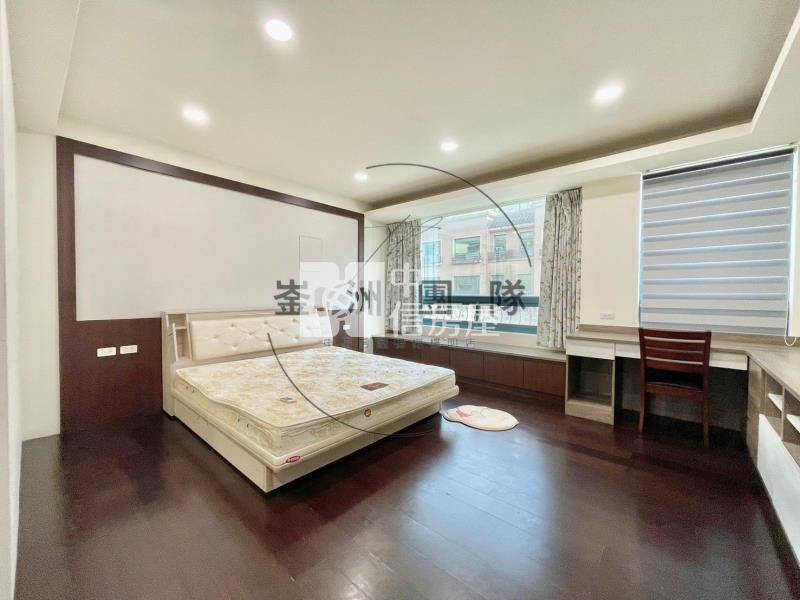 曉峰大地５房雙車美別墅房屋室內格局與周邊環境