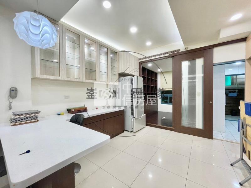 曉峰大地５房雙車美別墅房屋室內格局與周邊環境