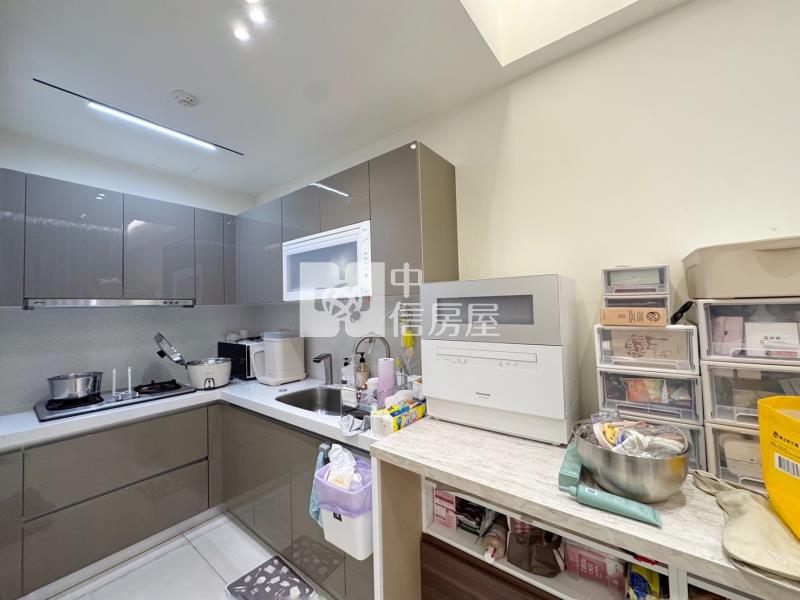 近楊梅車站.交流道.星巴克電梯別墅房屋室內格局與周邊環境