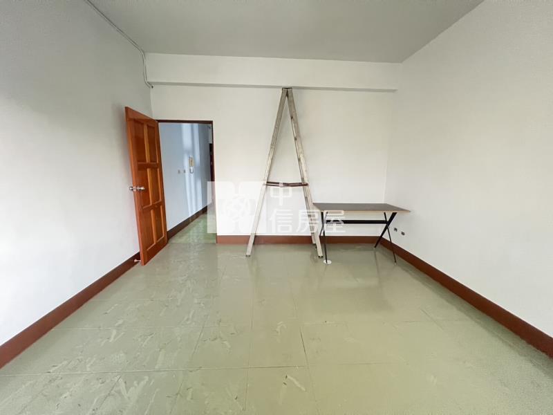 3S47三多路透天店面房屋室內格局與周邊環境