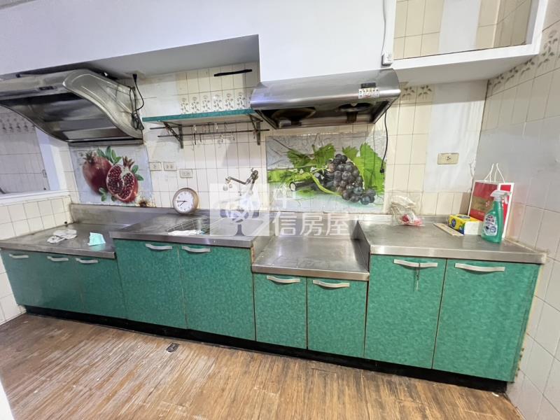 3S47三多路透天店面房屋室內格局與周邊環境