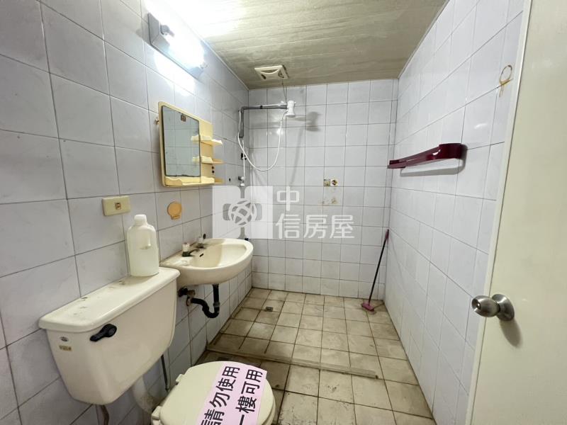 3S47三多路透天店面房屋室內格局與周邊環境