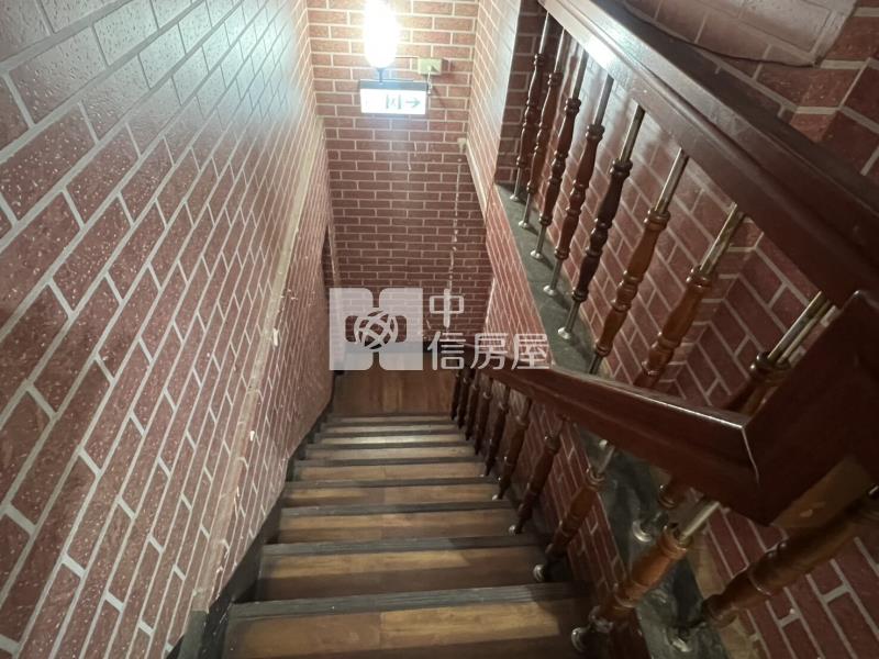 3S47三多路透天店面房屋室內格局與周邊環境