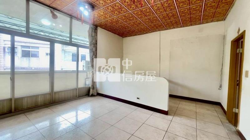 運動公園旁雙車庫透天別墅房屋室內格局與周邊環境