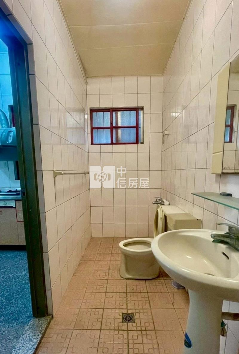 運動公園旁雙車庫透天別墅房屋室內格局與周邊環境