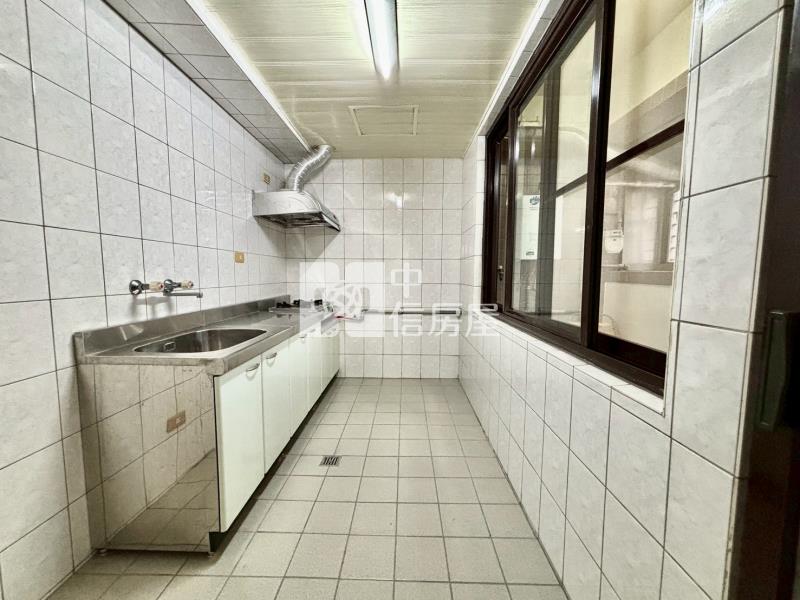 光華國宅中區採光美三房房屋室內格局與周邊環境