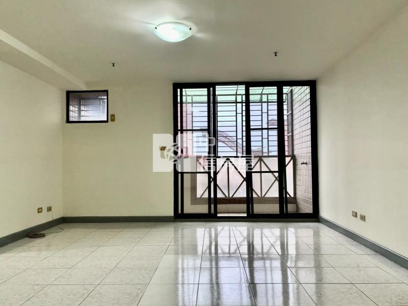 光華國宅中區採光美三房房屋室內格局與周邊環境