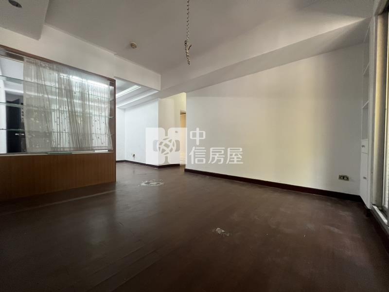 崇誨市場電梯三房房屋室內格局與周邊環境